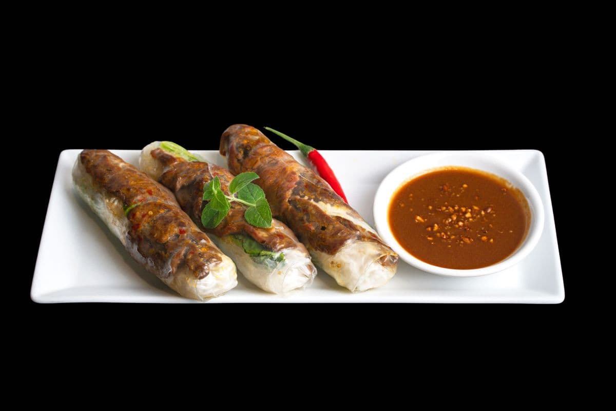 A6. Satay Beef Salad Rolls (3pcs)