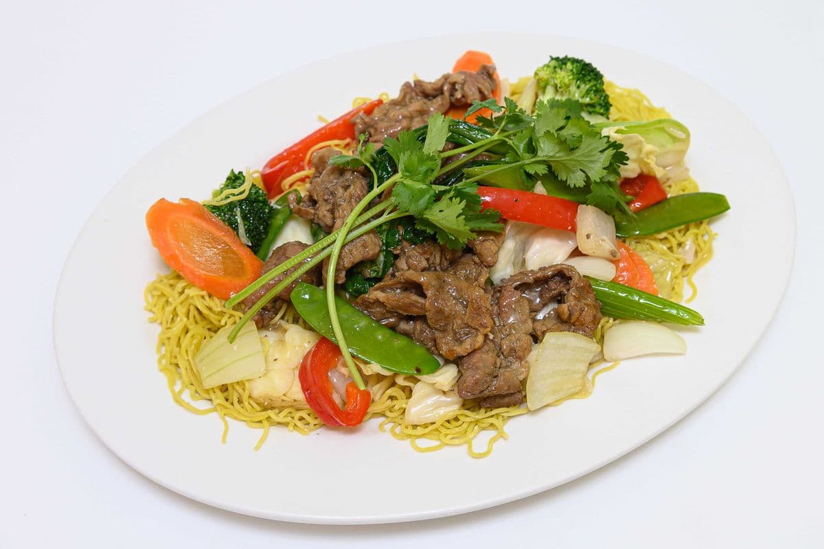 91. Stir-Fried Beef and Vegetables on Steamed Egg Noodle