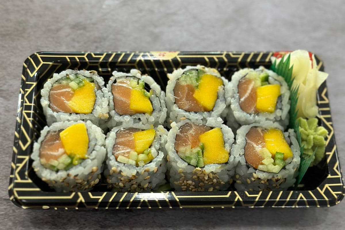 Mango Salmon Roll (8pc)