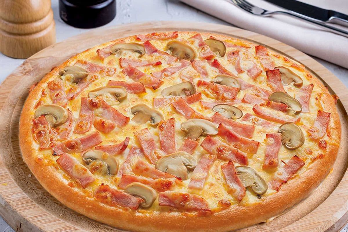 8" Mushroom and Bacon Pizza