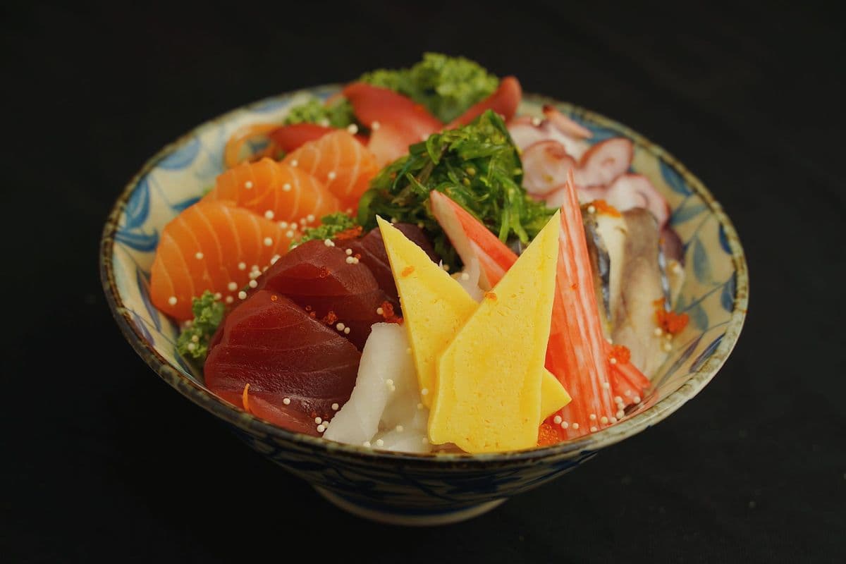 Deluxe Sashimi Combo (18 pcs)