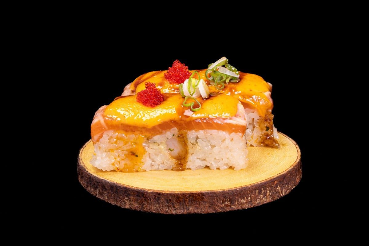 M8. Aburi Spicy Salmon Oshi (8pcs)