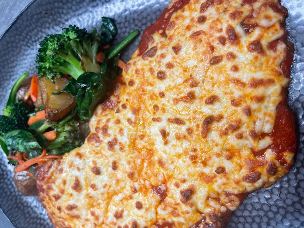 Pollo Alla Parmiggiana/ Chicken Parmagiana