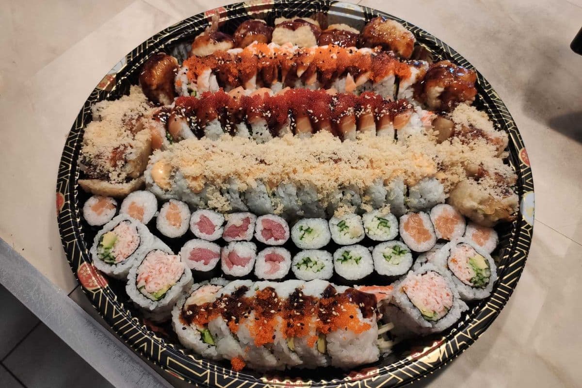 Party Tray D. Popular Rolls (Large Tray) (76 pcs)