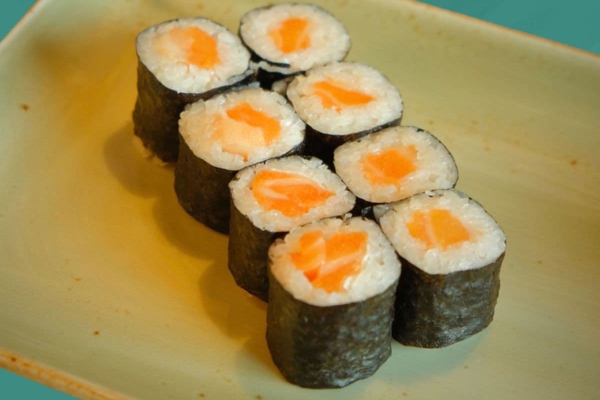 Salmon Hoso Maki (8pcs)