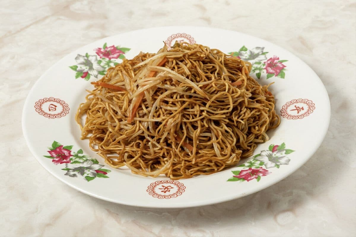 106. Golden Fried Noodles with Soy Sauce
