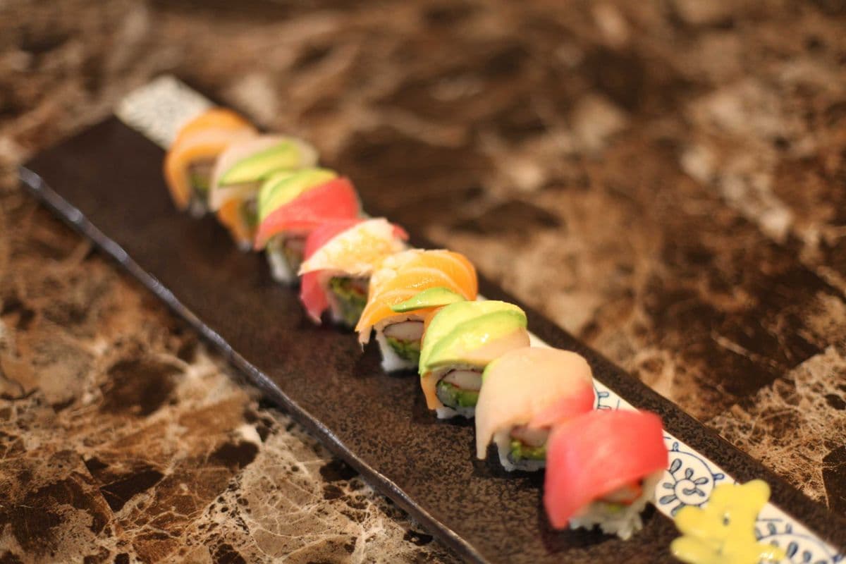 Rainbow Roll (8 pcs)