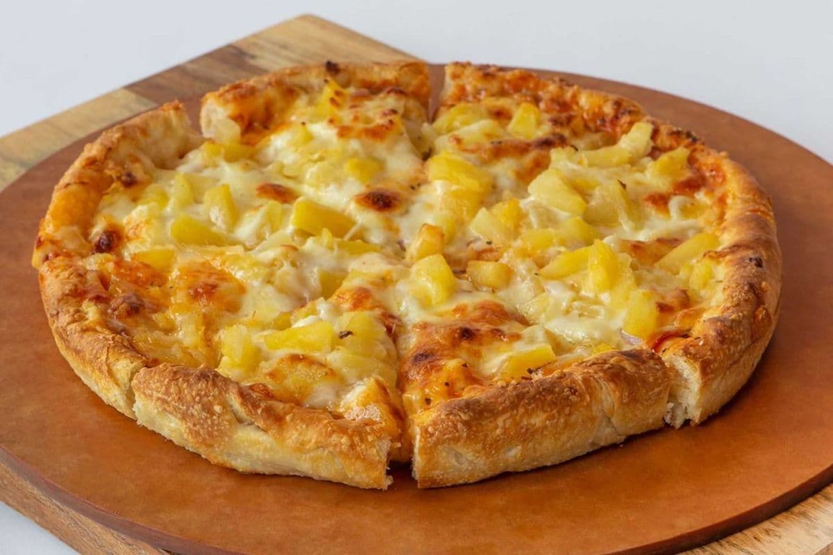 Medium Hawaiian Pizza