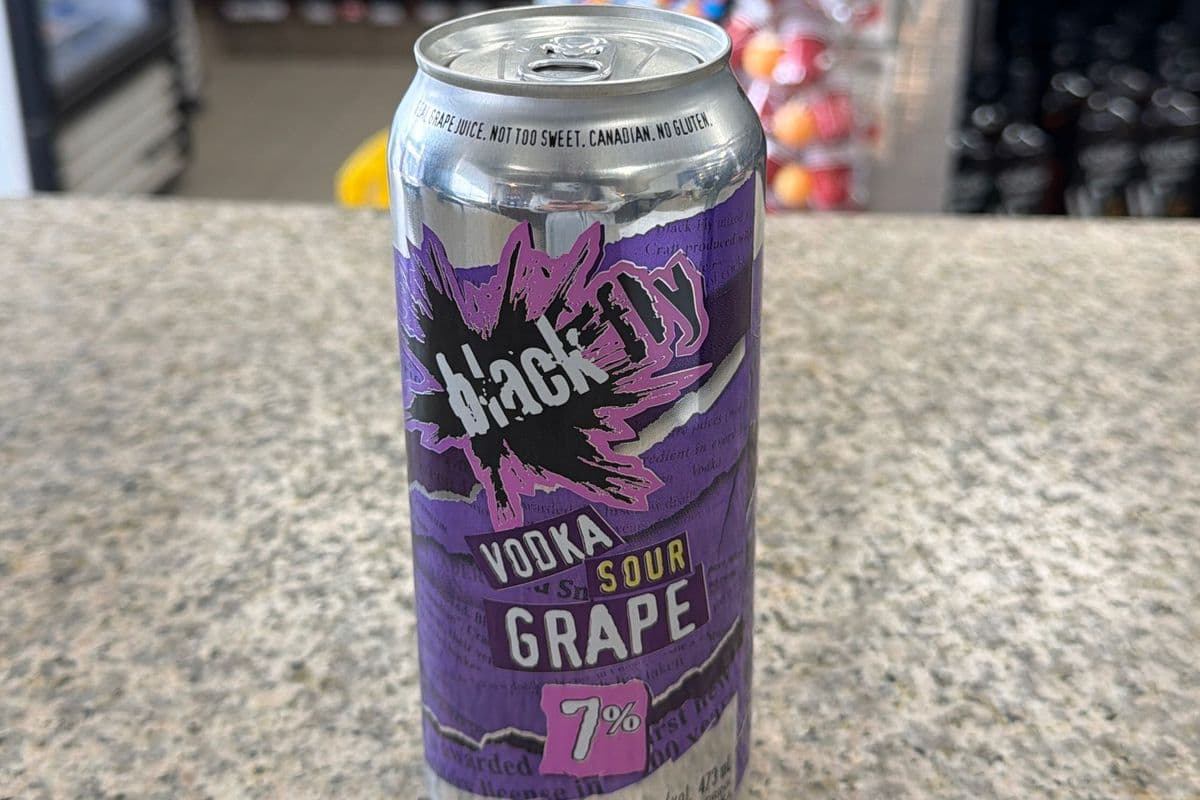 Black Fly Sour Grape (1 x 473 ML)