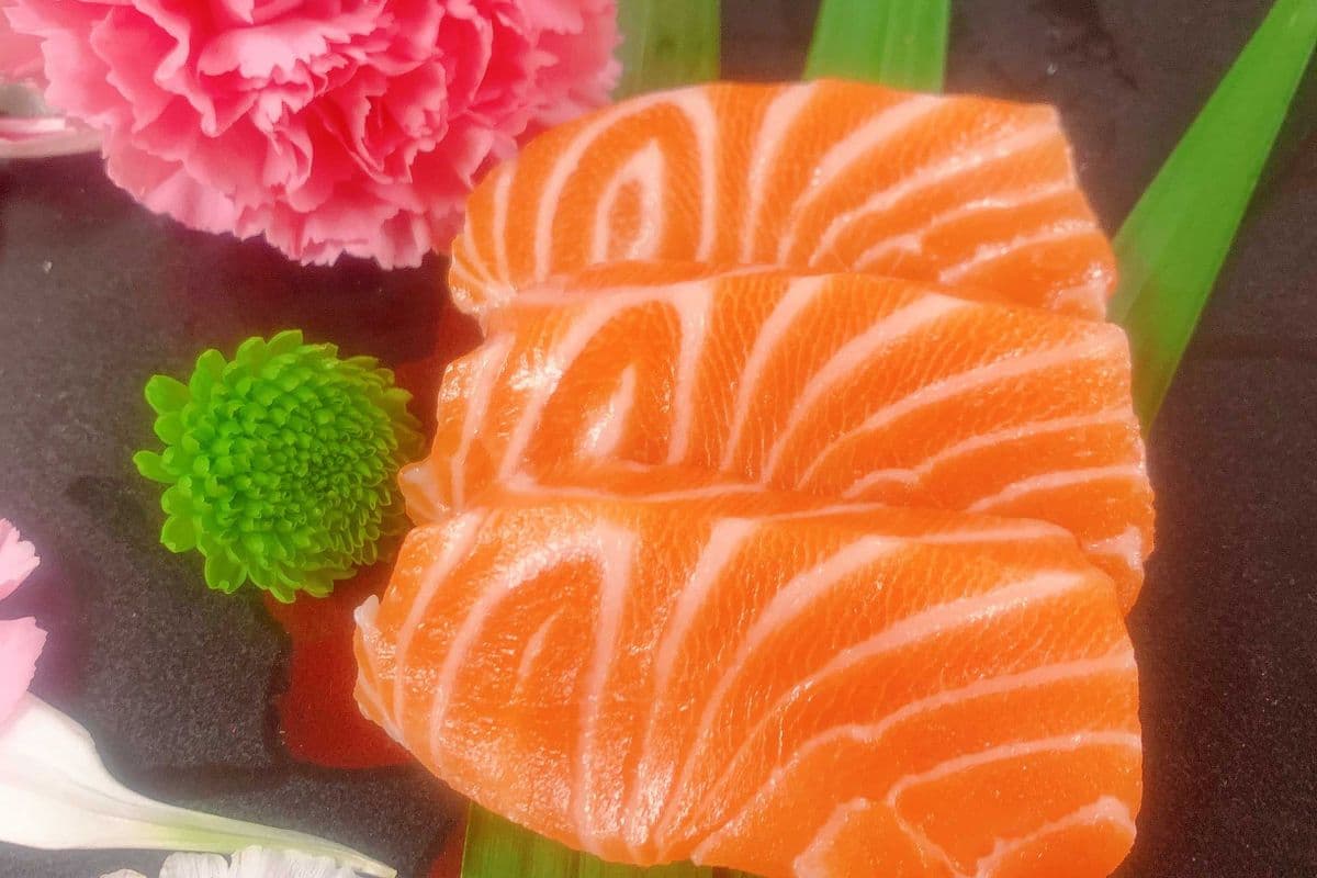 C02. Salmon(sushi 3 pcs)