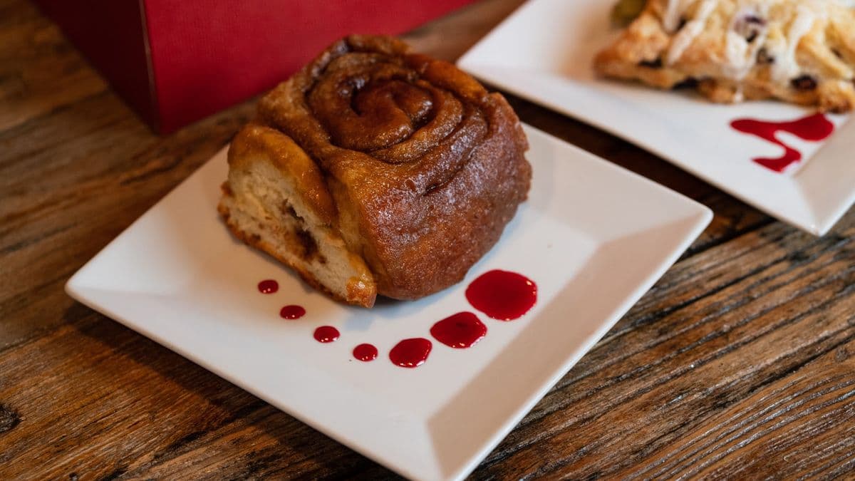 Cinnamon Buns and Scones (For 6 People) 3 Each