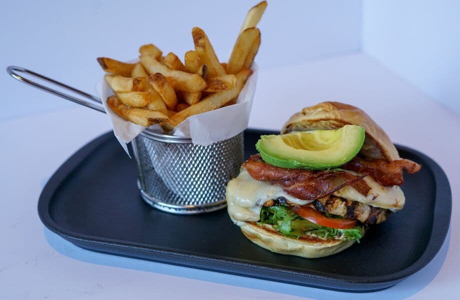 CIDER HOUSE RULES CHICKEN BURGER