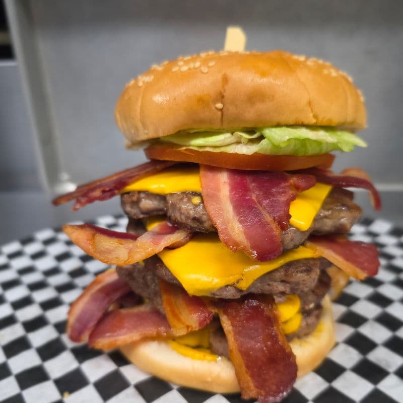 Pound Town 1lb Bacon Cheeseburger