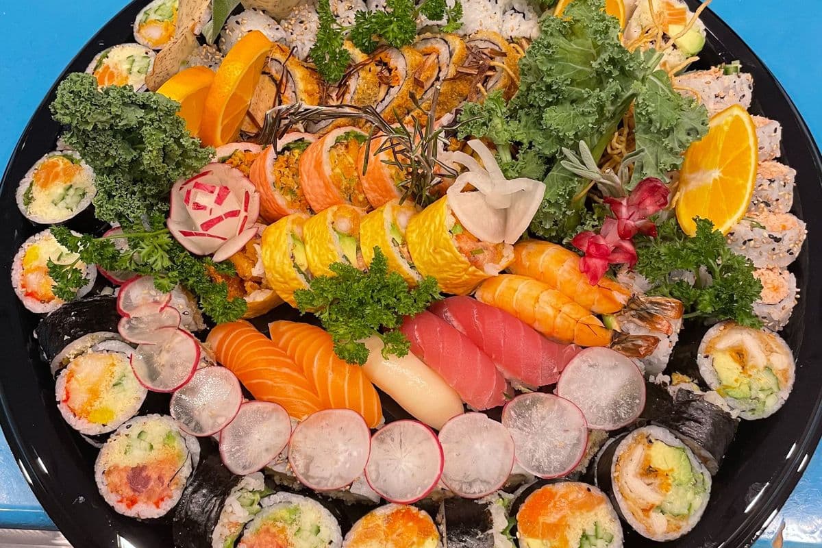90 ( mcx )Futo (55 mcx), maki (16 mcx), hosomaki (6 mcx), nigiri (7 mcx) et dragon eye (6 mcx)