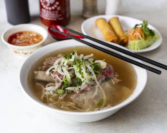 5. Pho Tai Nam Gau Gan Ve Sach
