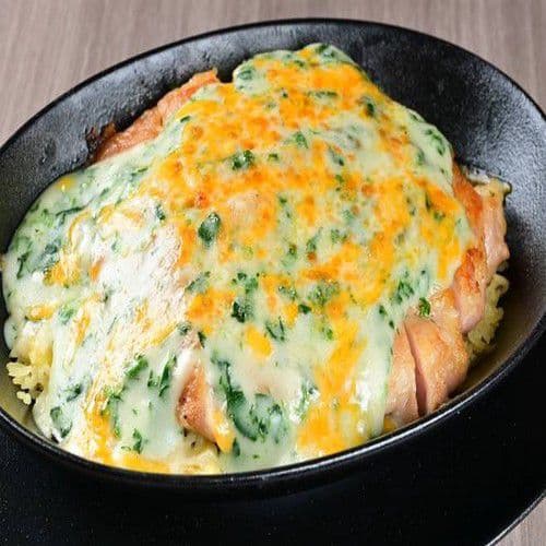 Baked Chicken Fillet in Spinach Cream Sauce with Cheese / 芝士焗菠菜鷄扒