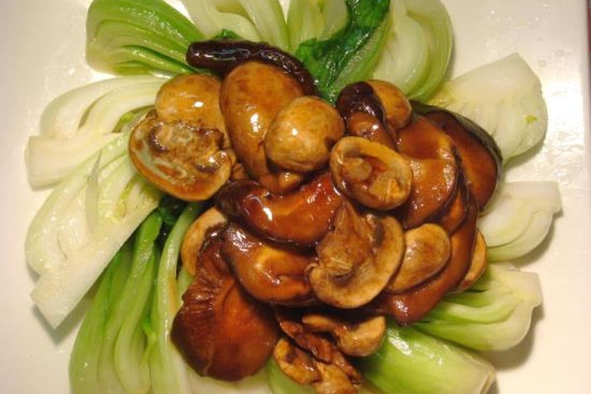 Green Vegetable with Two Kind of Mushroom