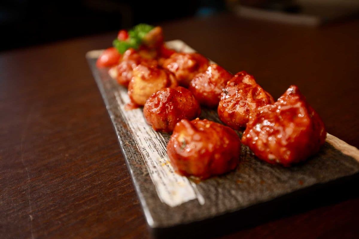 Chilli Chicken Momos (8pcs)