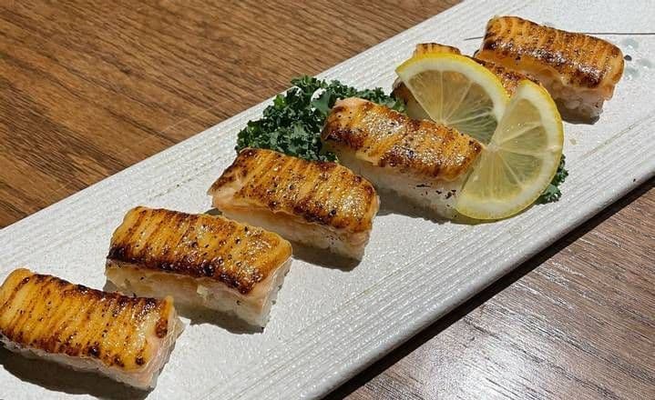 Salmon Oshi