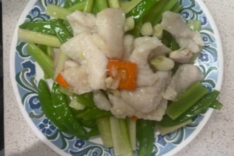 Fillet Fish with Snow Pea and Celery 荷芹魚塊