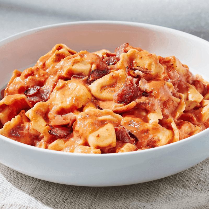 Tortellini sauce rosée et bacon fumé artisanal / Artisanal Smoked Bacon and Rosée Sauce Tortellini