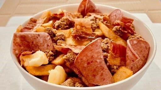 Petite Poutine Amateurs de Viande / Small Meat Lover Poutine