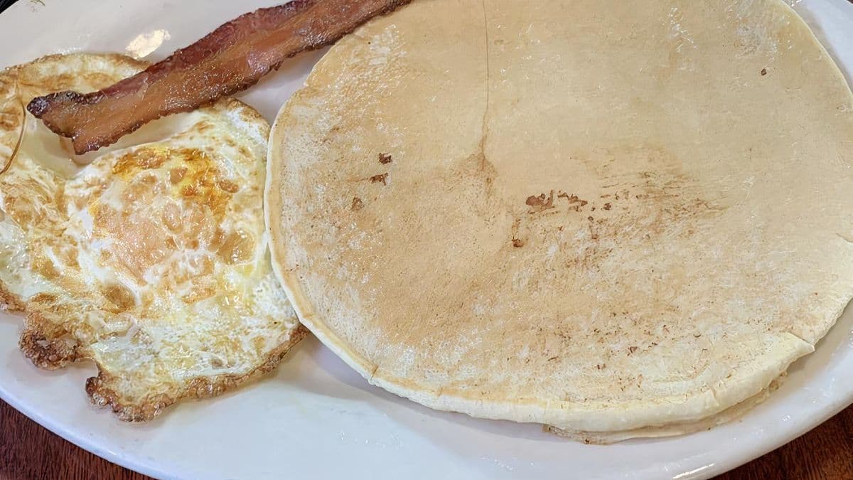 Pancakes & Eggs