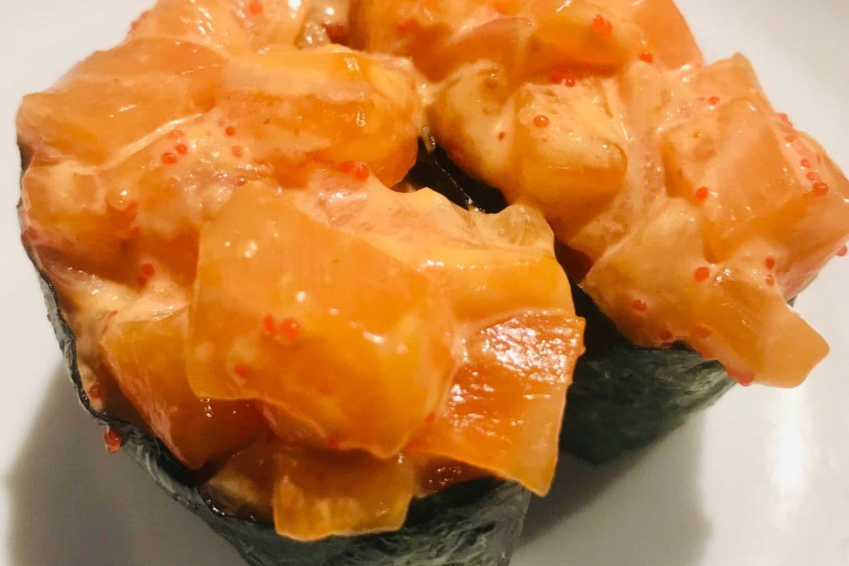 B03 Saumon épice/ Spicy Salmon (2 mcx/ pcs)