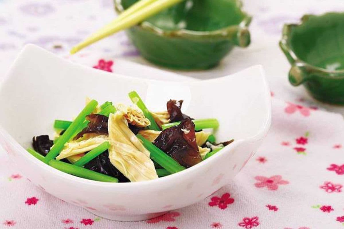 5. Mixed Salad of Yuba, Enoki and Agaric (凉拌三珍)