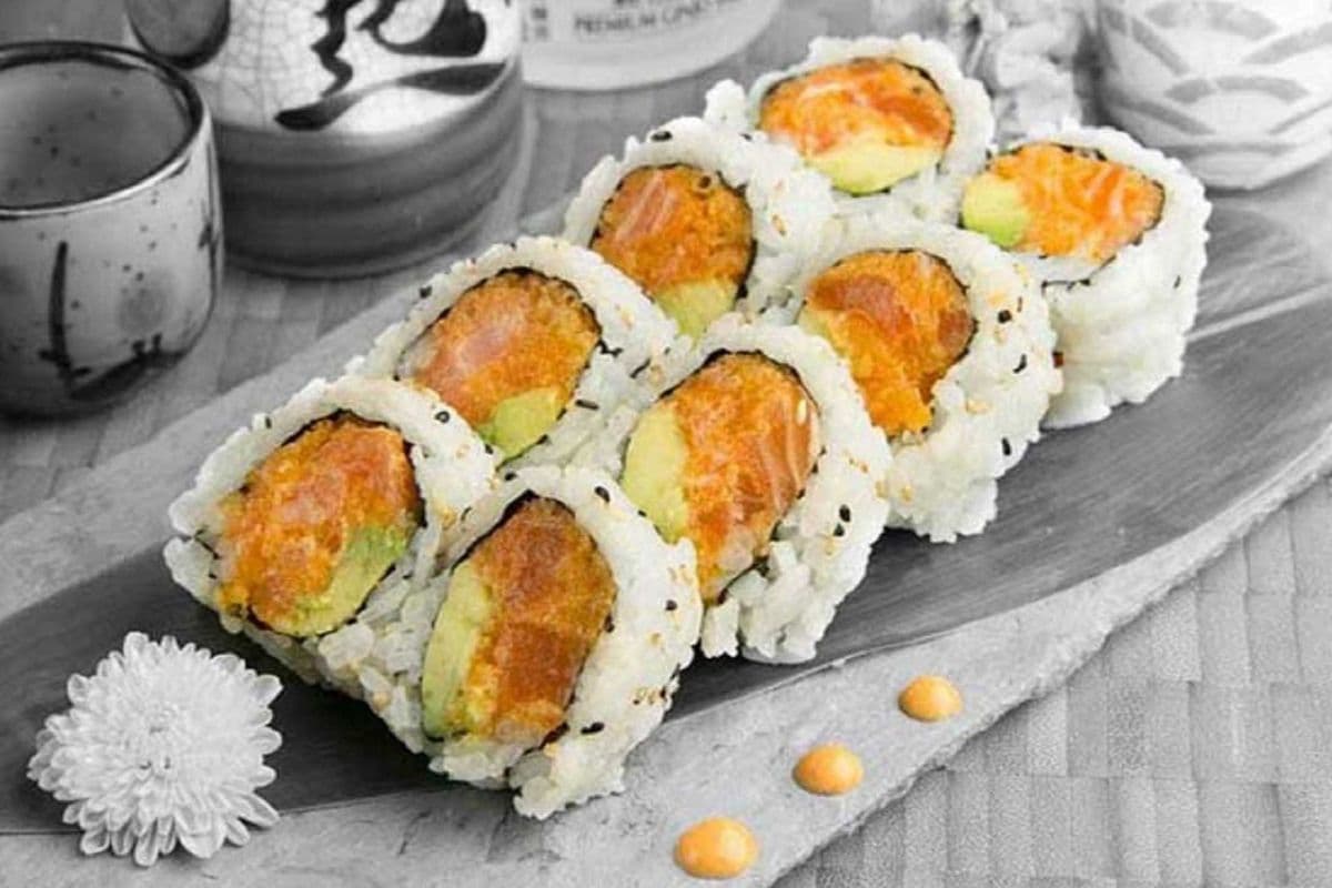 Spicy Salmon Tuna & Avocado Maki (6 pcs)