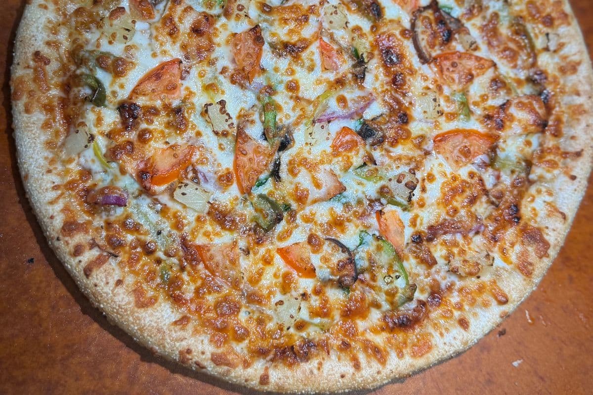 Chef's Special Medium Pizza comes in Veggie & Non vegetarian Choice (12 inch)