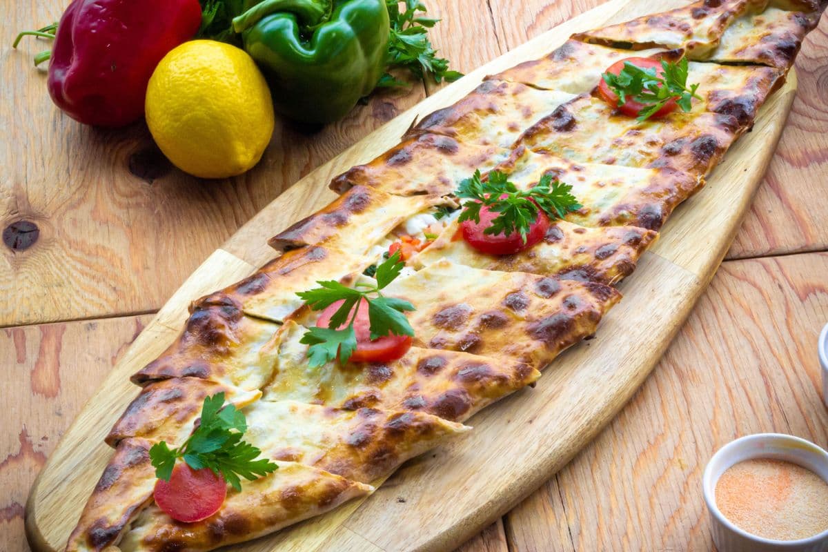 Sebzeli Pide (Veggie)