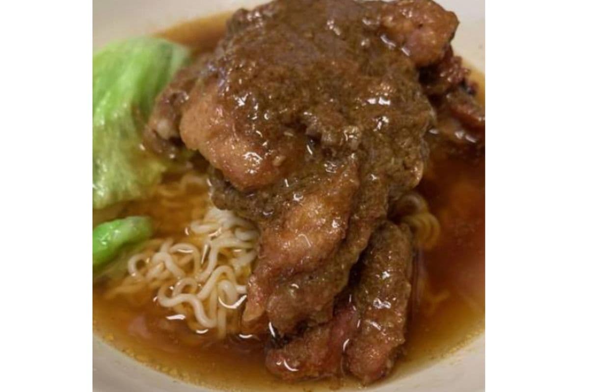 Satay Pork Chop Noodle Soup 沙爹豬扒湯麵