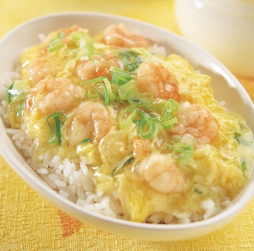 Shrimp with Scrambled Eggs on Steamed Rice / 滑蛋蝦仁飯