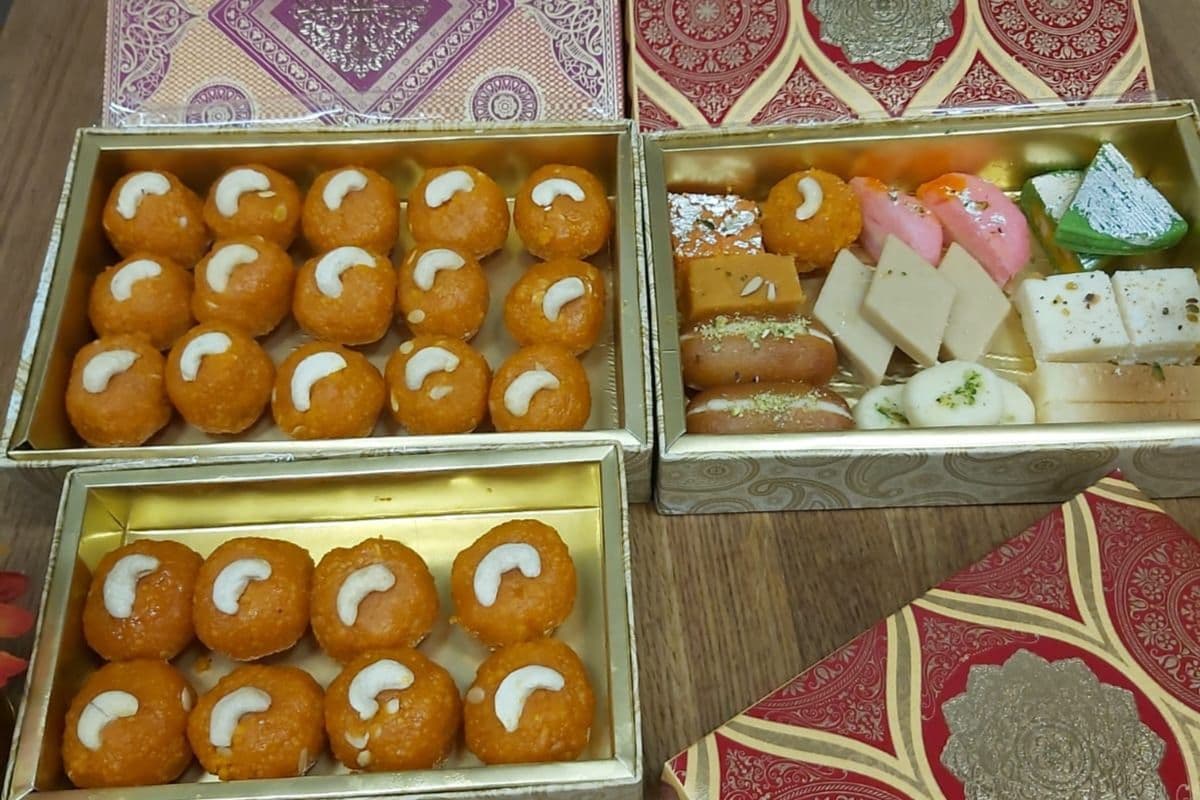 Assorted Fancy Sweet Boxes 2lbs (2 lbs)