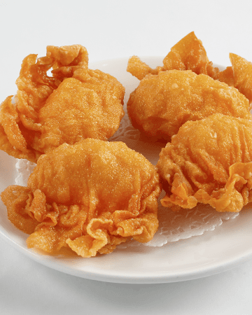 37. Deep Fried Prawn Dumplings with Salad Dressing 37. 沙律明蝦角
