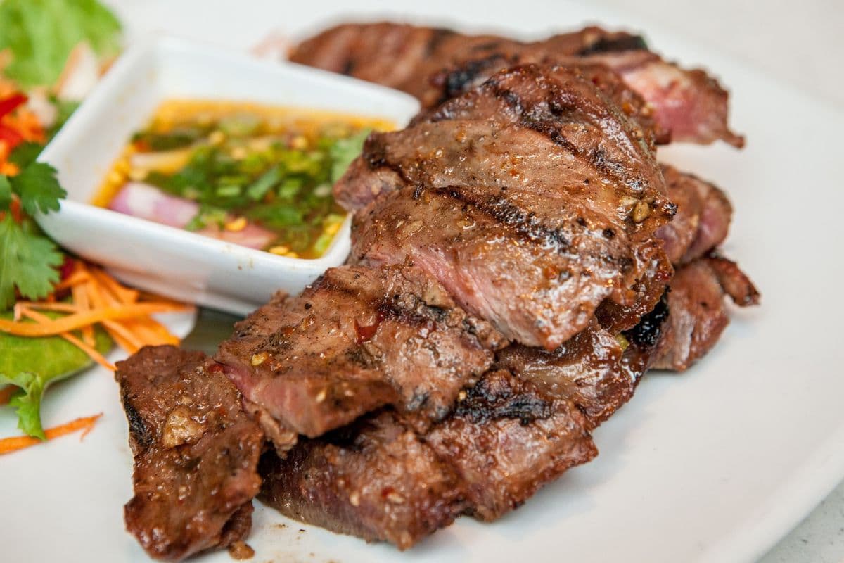 Spicy Garlic Beef (Nua Prik Kra Tien)