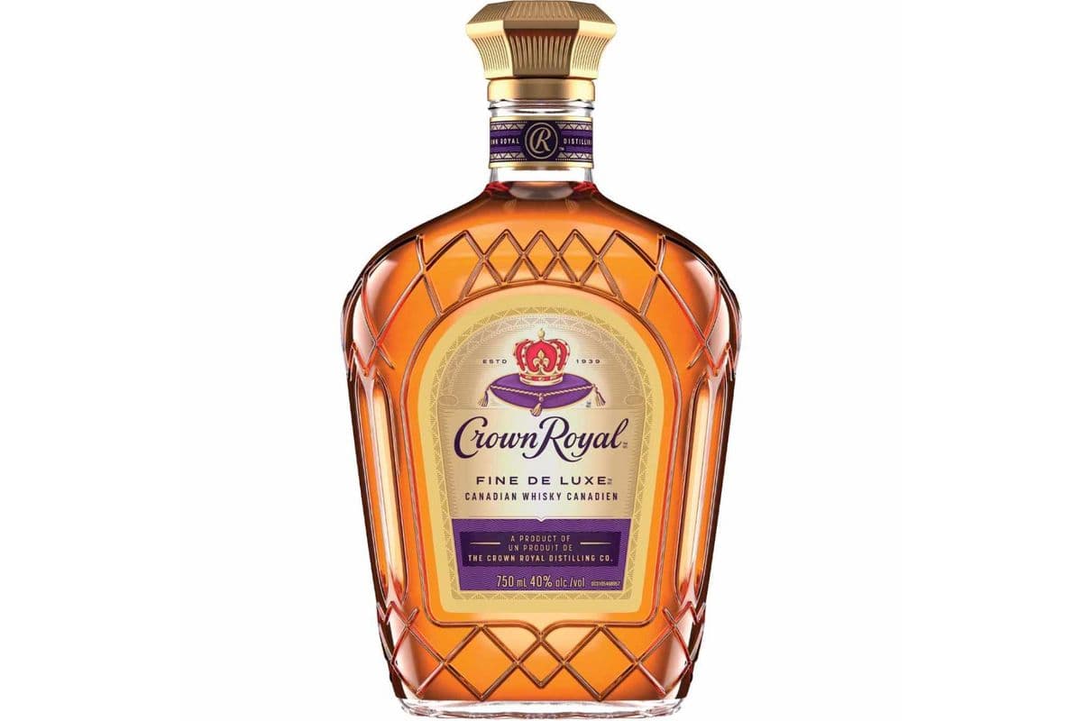 Crown Royal Fine De Luxe (26 oz) ON (1 x 750 mL)