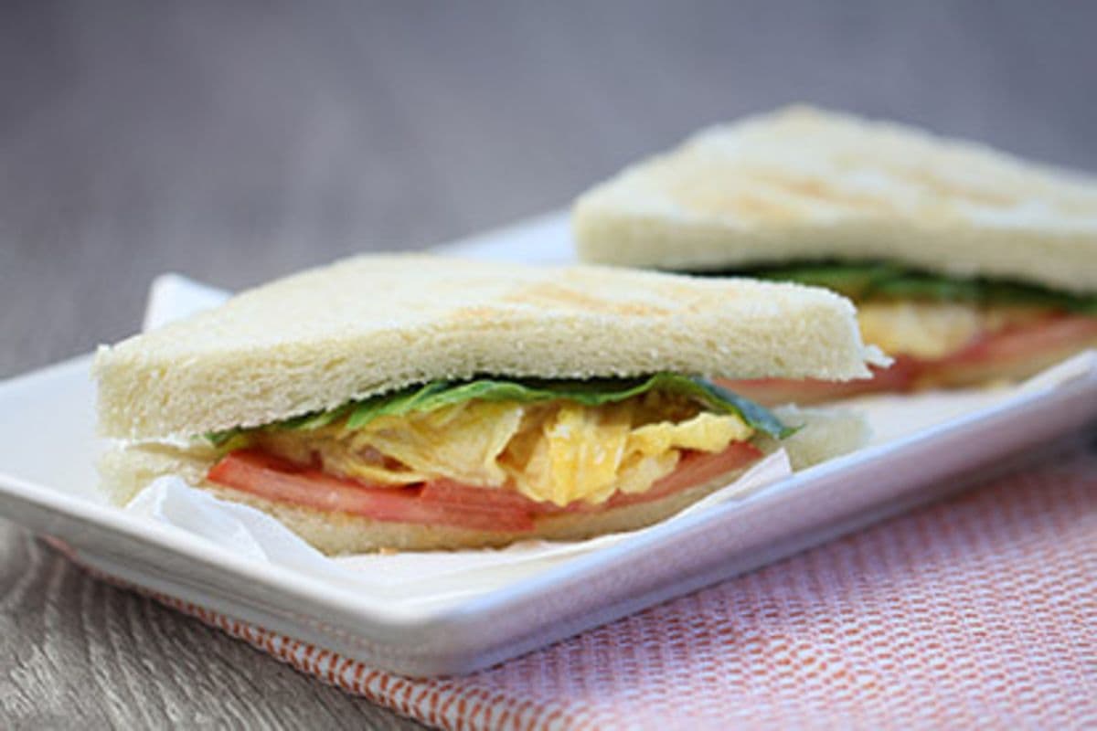E06. Tomato and Egg Sandwich