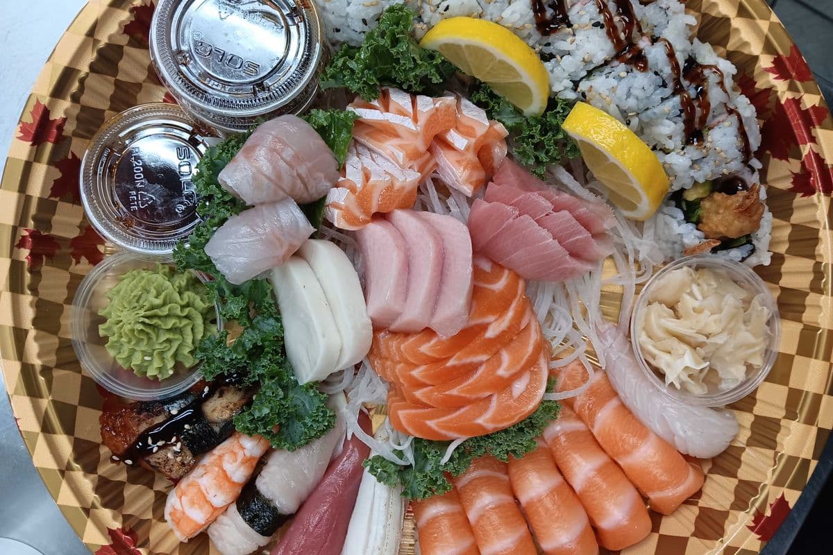 T.8 Sushi & Sashimi & Roll Tray A (34 pcs)