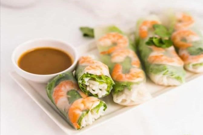 Fresh Salad Rolls with Creamy Peanut Sauce (Gỏi Cuốn)