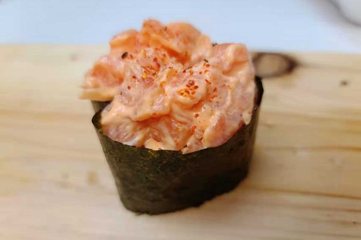 44. Spicy Salmon Nigiris (2 pcs)