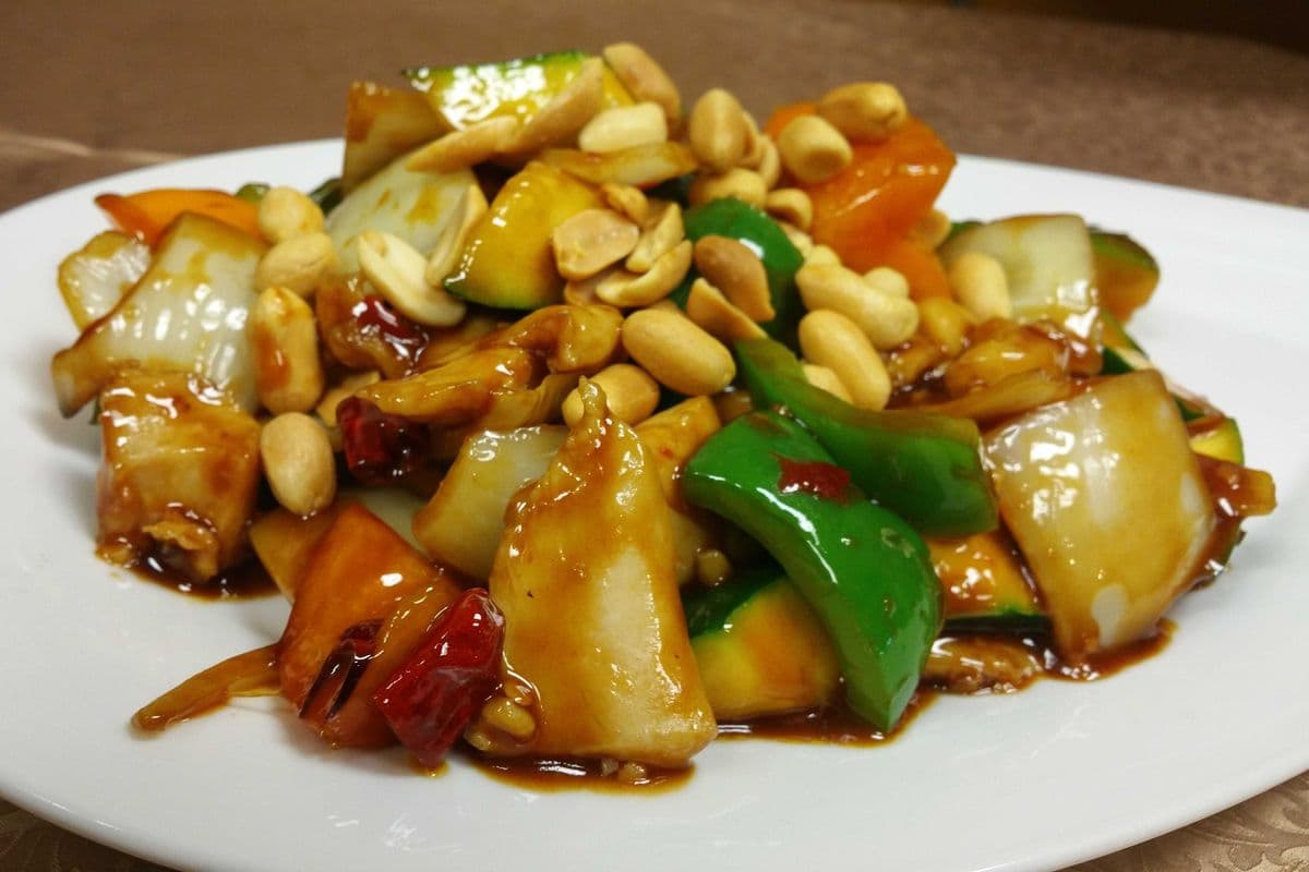 Diced Chicken with Peanuts and Hot Chilli