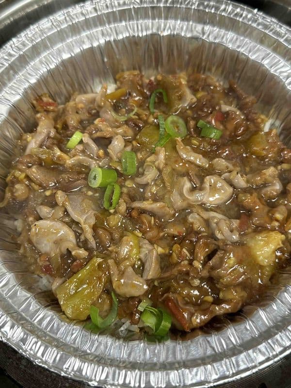 Chicken Gizzard Claypot Rice (Spicy) 酸辣鸡胗湘味煲仔饭