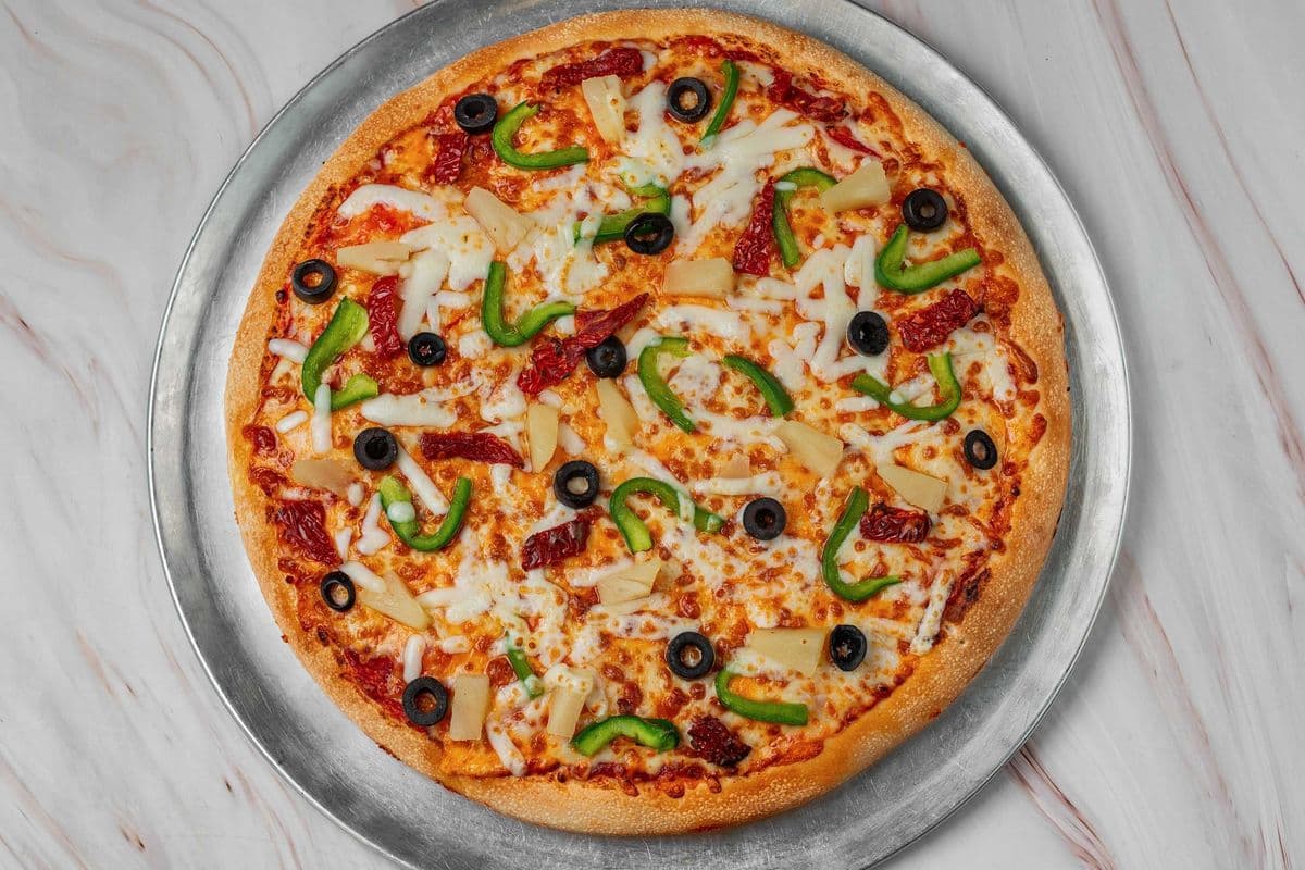 14" Large Deluxe Veggie Pizza