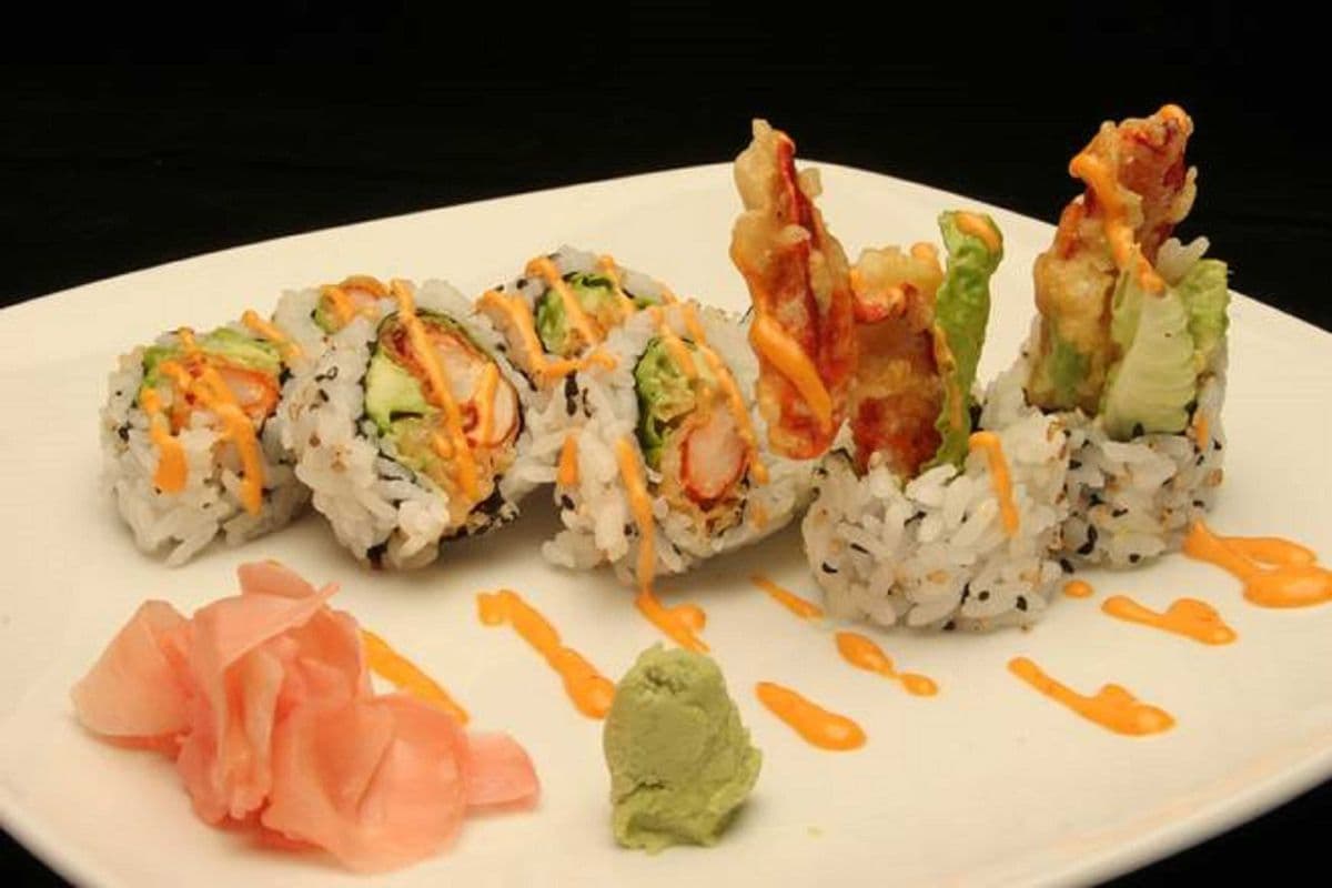 Dynamie Roll (shrimp tempura roll)