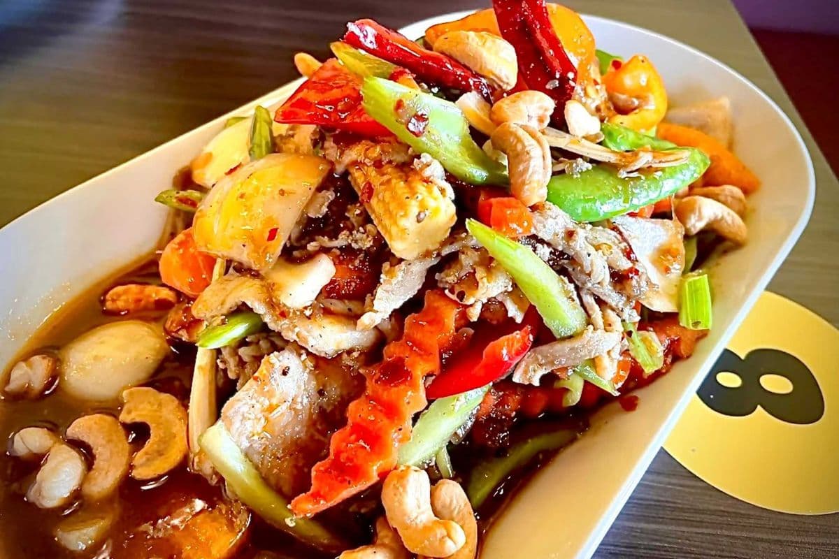 Gai Pad Ma-muang Himmapan