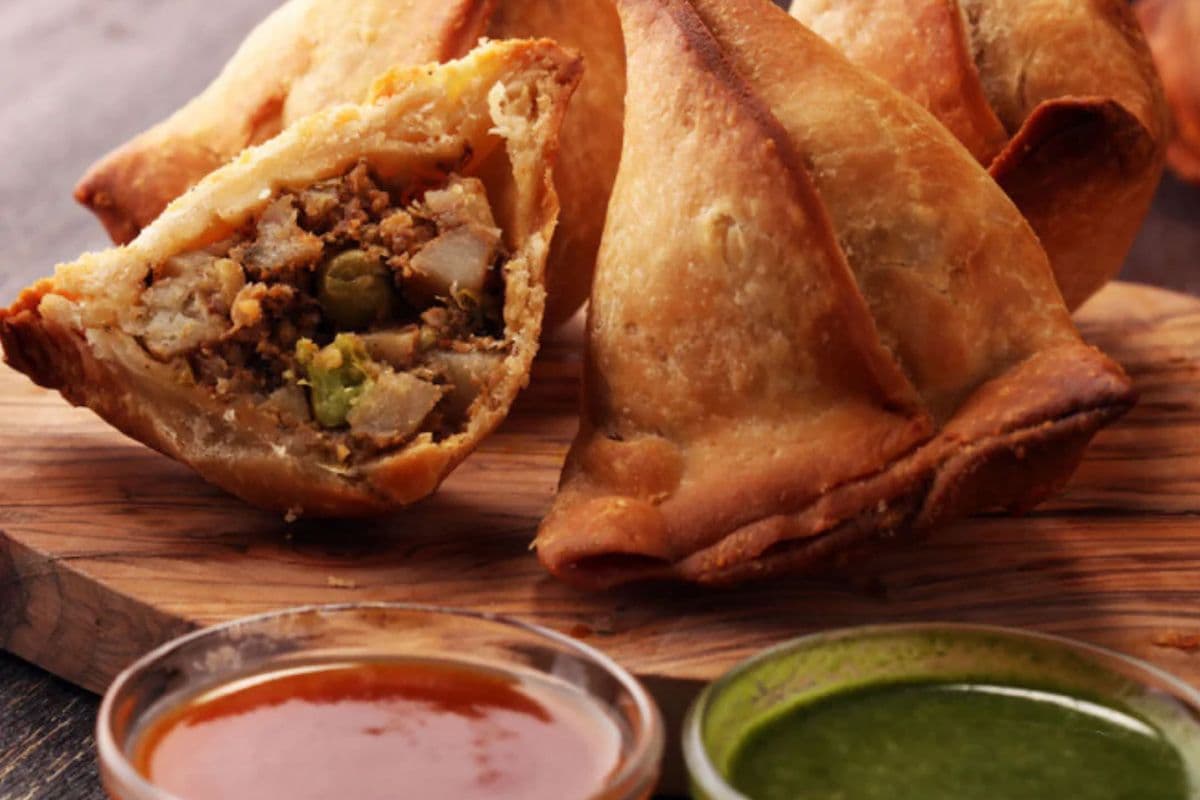 Chicken Samosas (2 pcs)