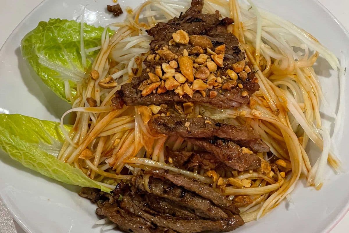 16. Salade papaye au bœuf grillé / Papaya Grilled Beef Salad