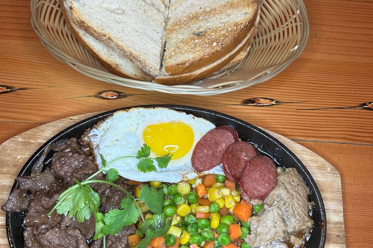 13. Deluxe Skillet